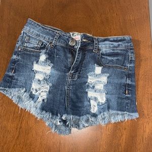 HOT KISS VERY GOOD CONDITION JEAN SHORTS SIZE 1
